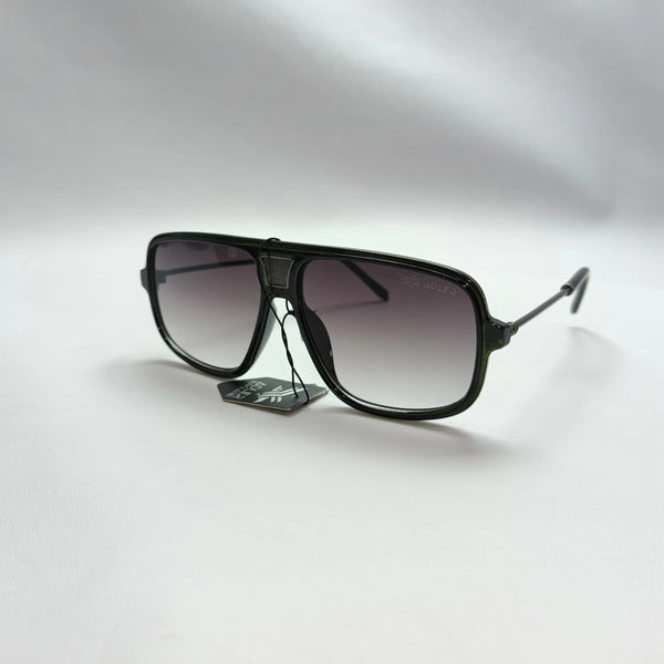 Marca: Adler Referencia: AD1126-49Colección: Hombre Materiales: Marco acrilico Color: Verde y negro Cristal: Acrilico Incluye estuche y paño especial de limpieza. Materiales livianos y duraderos Lentes con protección uv 400, La protección en gafas de sol UV400 es un filtro que te protege completamente de los rayos UV, incluyendo los rayos UVA y los UVB. La protección tiene que ser de un 99 a un 100 % para que pueda designarse de esta manera.