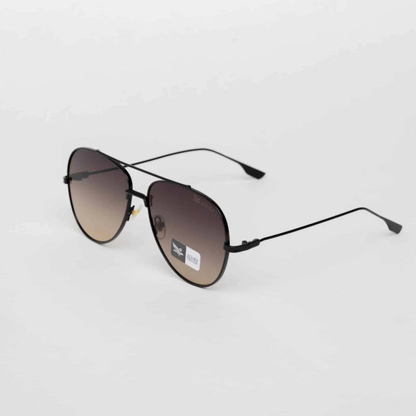 Marca: Adler Referencia: AD915-12Colección: Hombre Materiales: Marco metálico Color: Lente y café Cristal: Mineral Incluye estuche y paño especial de limpieza. Materiales livianos y duraderos Lentes con protección uv 400, La protección en gafas de sol UV400 es un filtro que te protege completamente de los rayos UV, incluyendo los rayos UVA y los UVB. La protección tiene que ser de un 99 a un 100 % para que pueda designarse de esta manera.