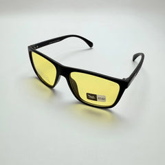 Marca: Adler Referencia: ADP08-9 C3Colección: Unisex Materiales: Marco Resina Color: Lente Amarillo Cristal: Acrílico Incluye estuche y paño especial de limpieza. Materiales livianos y duraderos Lentes con protección uv 400, La protección en gafas de sol UV400 es un filtro que te protege completamente de los rayos UV, incluyendo los rayos UVA y los UVB. La protección tiene que ser de un 99 a un 100 % para que pueda designarse de esta manera.