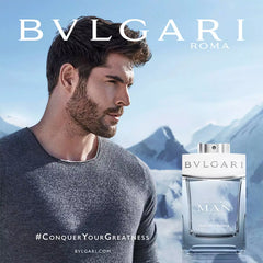 Enriquece la colección Bvlgari Man dedicada al poder de los elementos de la naturaleza. Después del fuego y la madera, Bvlgari Man explora el aire. Captura la magnitud desenfrenada de las montañas heladas y la masculinidad imparable de un hombre en constante búsqueda de la grandeza. Composición Bvlgari Man Glacial Essence de Bvlgari es una fragancia de la familia olfativa Aromática Fougère para Hombres. Las Notas de Salida son bayas de enebro, jengibre y geranio; las Notas de Corazón son abrótano, sándalo y
