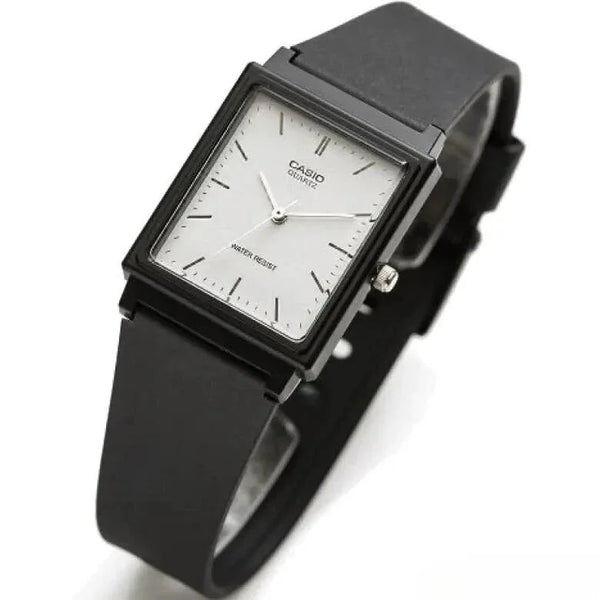 Reloj Casio Unisex MQ-27-7EDF Resina Pulso Negro Cuadrado Fondo Blanco