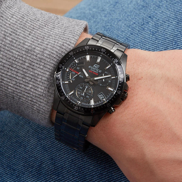 Referencia: Efv-540dc-1aColección: Edifice Genero: Hombre Composición: Análogo, cronografo, cronometro, calendario Materiales: acero inoxidable Color: negro Impermeabilidad: 10 ATM Movimiento: cuarzo Cristal: Mineral Producto con garantía de 1 año en funcionamiento. Recomendaciones Reloj con resistencia al agua para 100 metros de presión atmosférica, es sumergible. No manipular los botones cuando esta en contacto con el agua