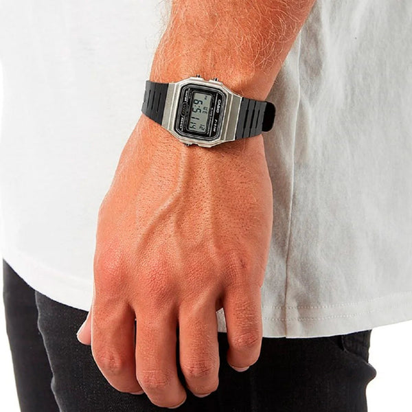 reloj digital F-91WM-7ADF con pulso en resina caja color plateado