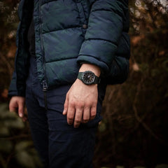 G-shock Referencia: ga-2100fr-3adrGenero: Hombre Composición: analogo, digital, cronometro, temporizador, alarma, calendario Materiales: resina Color: verde y negro Impermeabilidad: 20 atm Cristal: mineral Producto con garantía de 1 año en funcionamiento.RecomendacionesReloj con resistencia al agua para sumergirse. No manipular los botones cuando se esté en contacto con el agua.