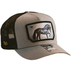 Un accesorio no es solo un complemento, es una declaración de estilo. Adler la corona de la elegancia gorras que hablan por si solas Frase para el tipo de lente Características destacadas:✔ Materiales de Alta calidad – Las Gorras Premium Adler están hechas en algodón 80% poliéster 20%, estos materiales proporciona una textura suave, duradera y cómoda.✔ Diseño y confección detallada – Las gorras premium Adler tienen diseño y confección detallada , con atención a los detalles como la costura, los bordes y las