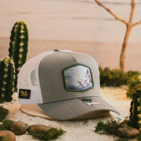 Un accesorio no es solo un complemento, es una declaración de estilo. Adler la corona de la elegancia gorras que hablan por si solas Frase para el tipo de lente Características destacadas:✔ Materiales de Alta calidad – Las Gorras Premium Adler están hechas en algodón 80% poliéster 20%, estos materiales proporciona una textura suave, duradera y cómoda.✔ Diseño y confección detallada – Las gorras premium Adler tienen diseño y confección detallada , con atención a los detalles como la costura, los bordes y las