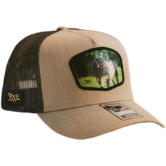 gorra adler premium toro ADC07-3 Un accesorio no es solo un complemento, es una declaración de estilo. Adler la corona de la elegancia gorras que hablan por si solas Frase para el tipo de lente Características destacadas:✔ Materiales de Alta calidad – Las Gorras Premium Adler están hechas en algodón 80% poliéster 20%, estos materiales proporciona una textura suave, duradera y cómoda.✔ Diseño y confección detallada – Las gorras premium Adler tienen diseño y confección detallada , con atención a los detalles 