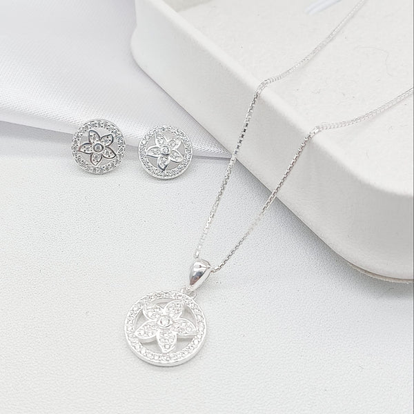 Set femenino de plata 925 con cadena, dije y topos diseño exclusivo en Colombia

Joyería de plata para mujer plata fina para dama Conjunto de joyas 