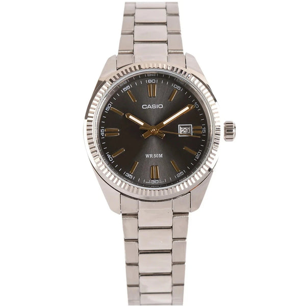 Reloj casio dama fondo negro con indicadores en oro rosa y calendario , pulso en acero