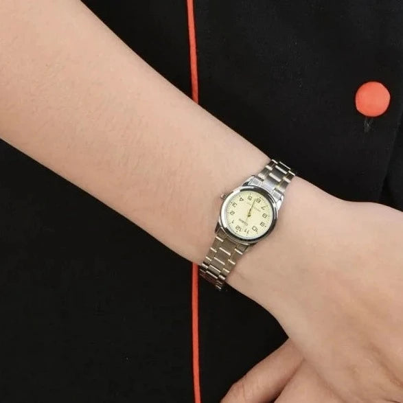 Reloj casio Dama  bicolor en pulso acero 