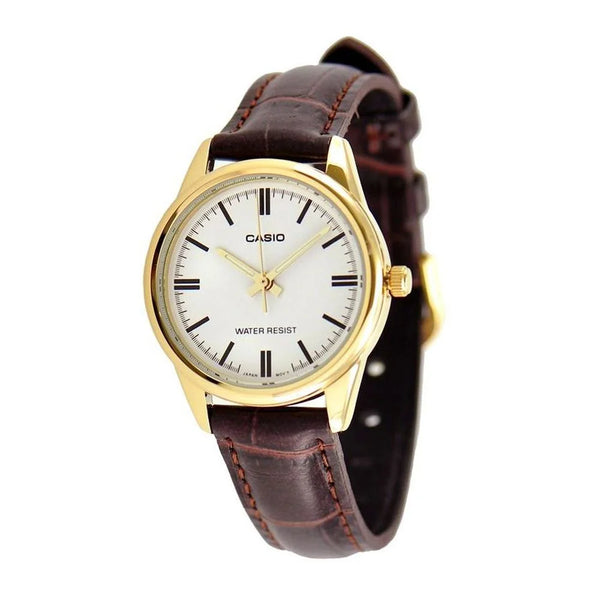 reloj casio dama en pulso cuero cafe con caja dorada clasico de tamaño pequeño