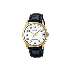 reloj casio en pulso cuero caja dorada fondo blanco con numeros grandes caja mediana