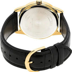 reloj casio en pulso cuero caja dorada fondo blanco con numeros grandes caja mediana