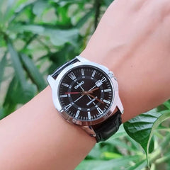 Reloj casio MTP-V004L-1CUDF pulso en cuero negro fondo negro con calendario a las tres 