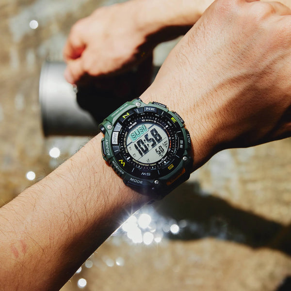 reloj casio PRO TREK  especializado, resistente al agua , golpes con multiples funciones como brujula,luz,carga solar 