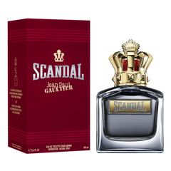 Descubre el poderoso y electrizante SCANDAL POUR HOMME de Jean Paul Gaultier. Con un aroma contrastante de madera y oriente, se impone como un rey en el cuadrilátero gracias a sus notas de salvia, caramelo y vetiver. Disfruta de su elegancia y seduce con su virilidad en cada victoria.