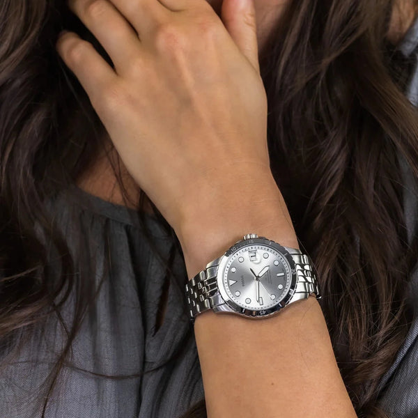 reloj fossil de dama con calendario fondo plateado pulso en acero inoxidable