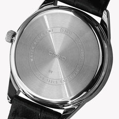 Referencia: ltp-v005l-1audf Colección: Mujer Composición: Análogo Materiales: caja alloy, pulso cuero Color: caja plateado, Pulso Negro Impermeabilidad: 3ATMMovimiento: cuarzo Mica: Cristal mineral Producto con garantía de 1 año en funcionamiento Te obsequiamos 1 año de cortesía en batería en nuestra tienda física. Recomendaciones Reloj con resistencia al agua para lavado de manos, no sumergible. No manipular los botones cuando esta en contacto con el agua