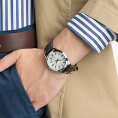 reloj casio en cuero MTP-1381L-7AUDF caja plateada cuero cafe marron Marca: Casio Referencia: MTP-1381L-7AUDFColección: hombre Composición: análogo, cronografo, calendario Materiales: caja en acero inoxidable y pulso cuero Color: plateado pulso cafe marron Impermeabilidad: 5ATMCristal: mineral Producto con garantía de 1 año en funcionamiento Te obsequiamos 1 año de cortesía en batería en nuestra tienda física. Recomendaciones Reloj con resistencia al agua para salpicaduras y ducha, no sumergible. 