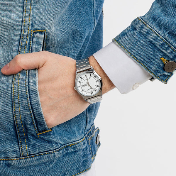 Reloj Casio Hombre mtp-v006d-7b2udf Pulso Acero Plateado Fondo Blanco