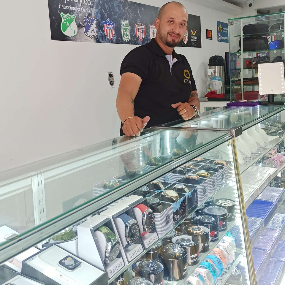 primera tienda fisica Dlujos accesorios medellin